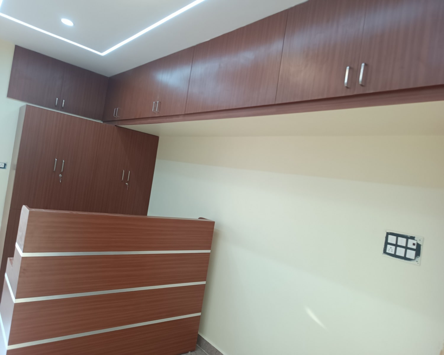 Office interior decorators in Pammal